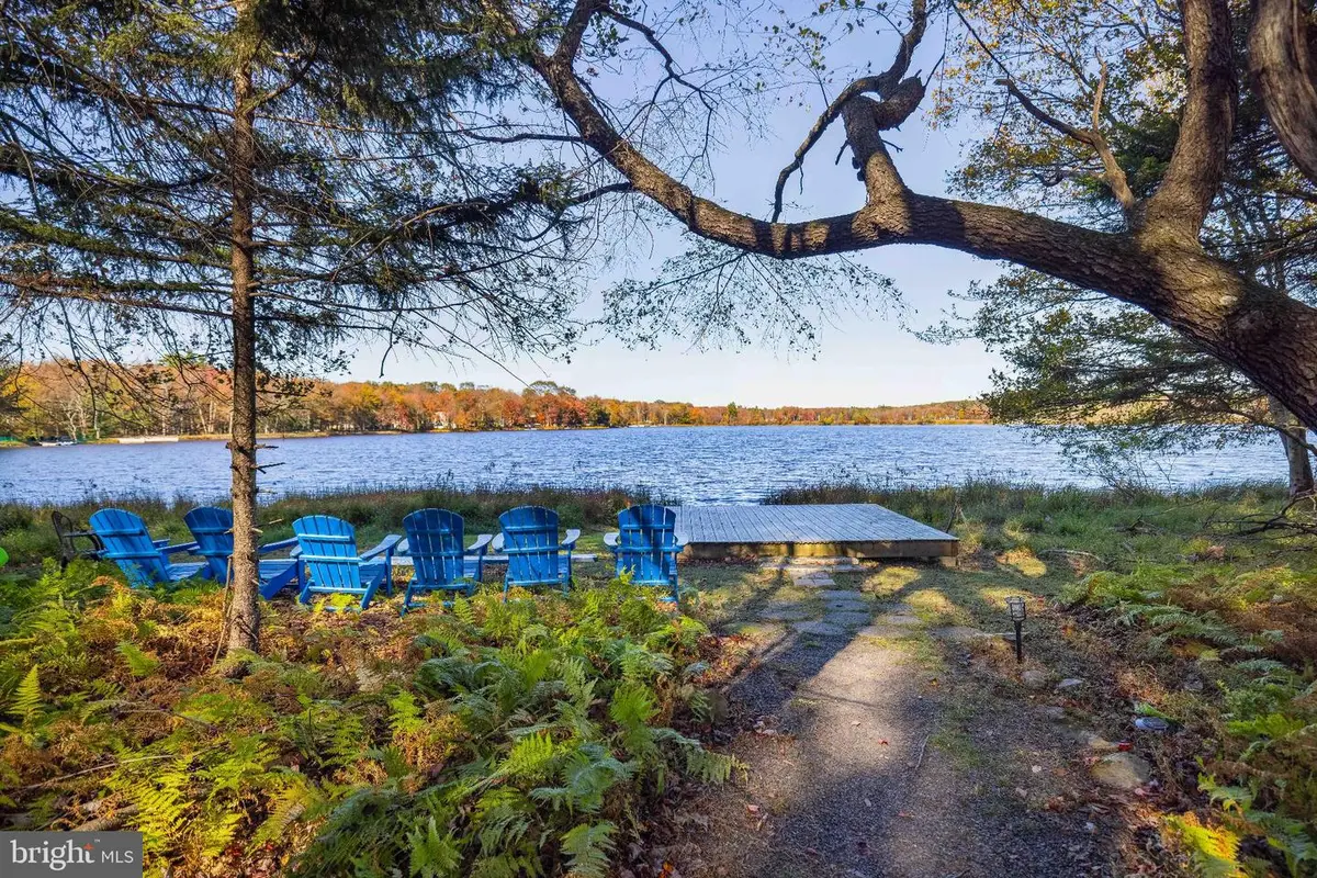 5160 Hummingbird Dr, Pocono Summit, PA 18346 - #1