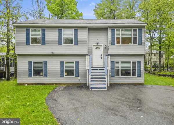 9407 Juniper Dr, TOBYHANNA, PA 18466