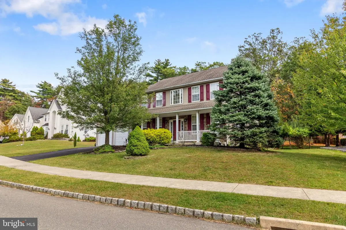 106 Daffodil Dr, East Stroudsburg, PA 18301 - Image #1