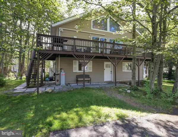 6323 Ventnor Dr, TOBYHANNA, PA 18466