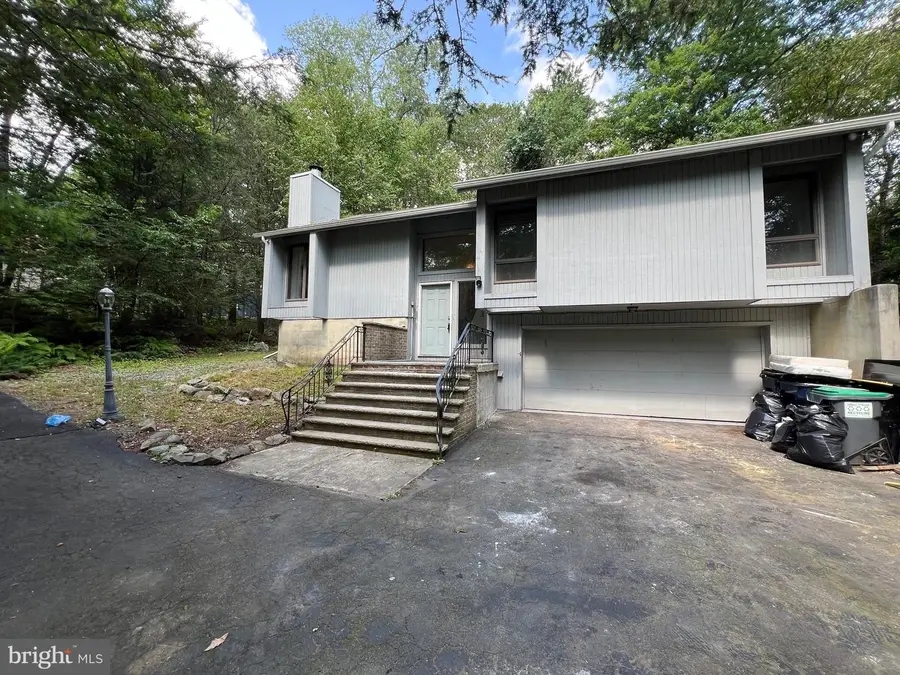 2533 Country Club Dr, Tobyhanna, PA 18466 - Image #3