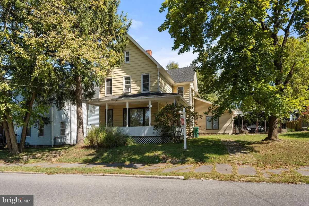 204 Lackawanna Ave, East Stroudsburg, PA 18301 - Image #1