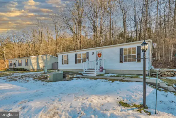 1215 Blue Mountain Cir, SAYLORSBURG, PA 18353