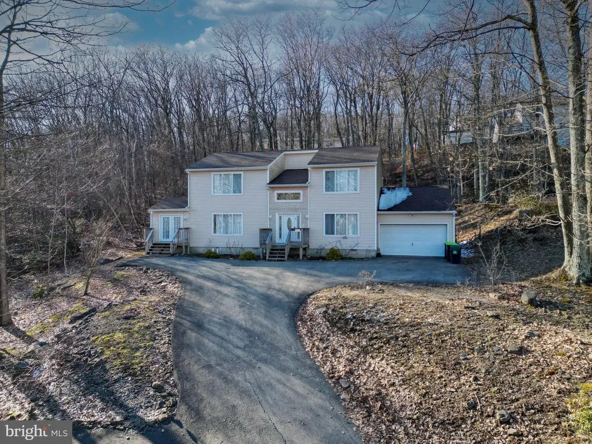 27 Brunswick Dr, Mount Pocono, PA 18344 - Image #1