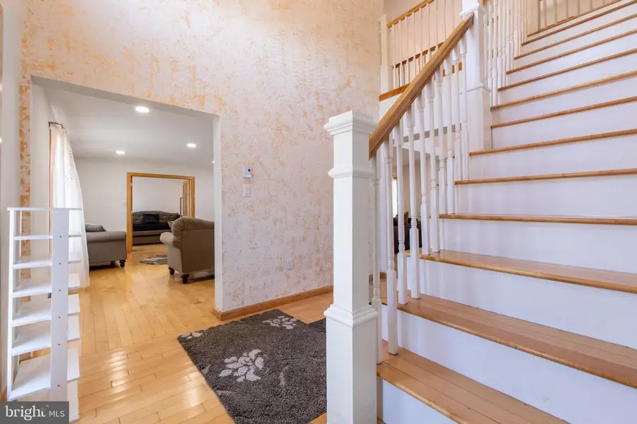 27 Brunswick Dr, Mount Pocono, PA 18344 - Image #2