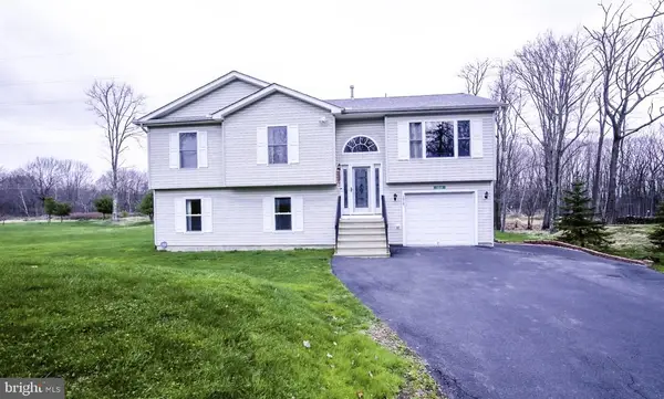 1019 Cricket Ln, LONG POND, PA 18334