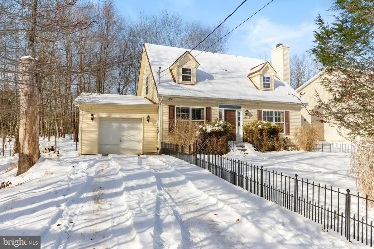 462 Country Place Dr, Tobyhanna, PA 18466 - #1