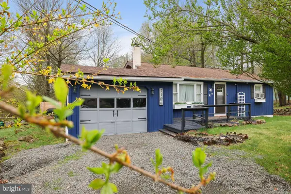 7106 Robinwood Dr, TOBYHANNA, PA 18466