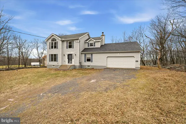 2026 Candlewood Ln, BLAKESLEE, PA 18610