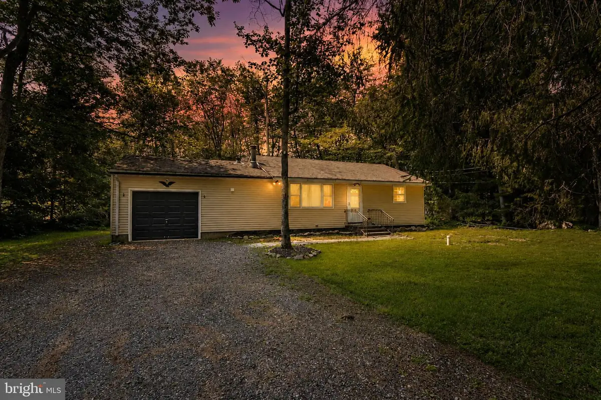 3279 Beech Ridge Dr, Pocono Summit, PA 18346 - #1