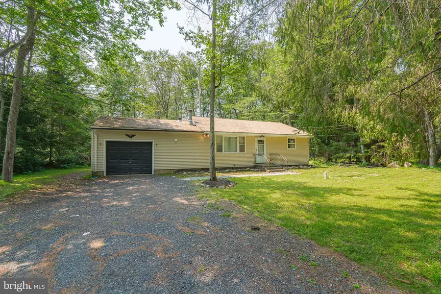 3279 Beech Ridge Dr, Pocono Summit, PA 18346 - #2