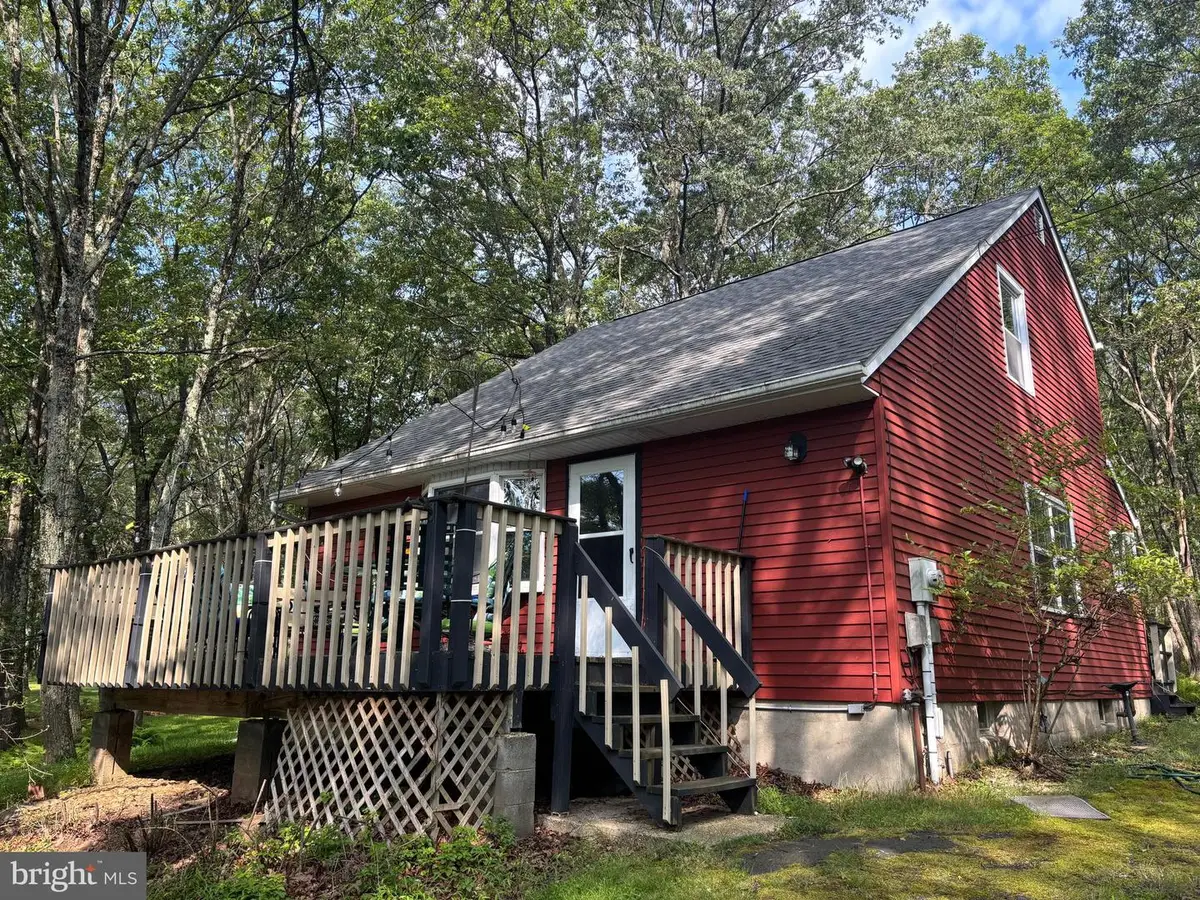 1281 N Rocky Mountain Dr, Effort, PA 18330 - #1