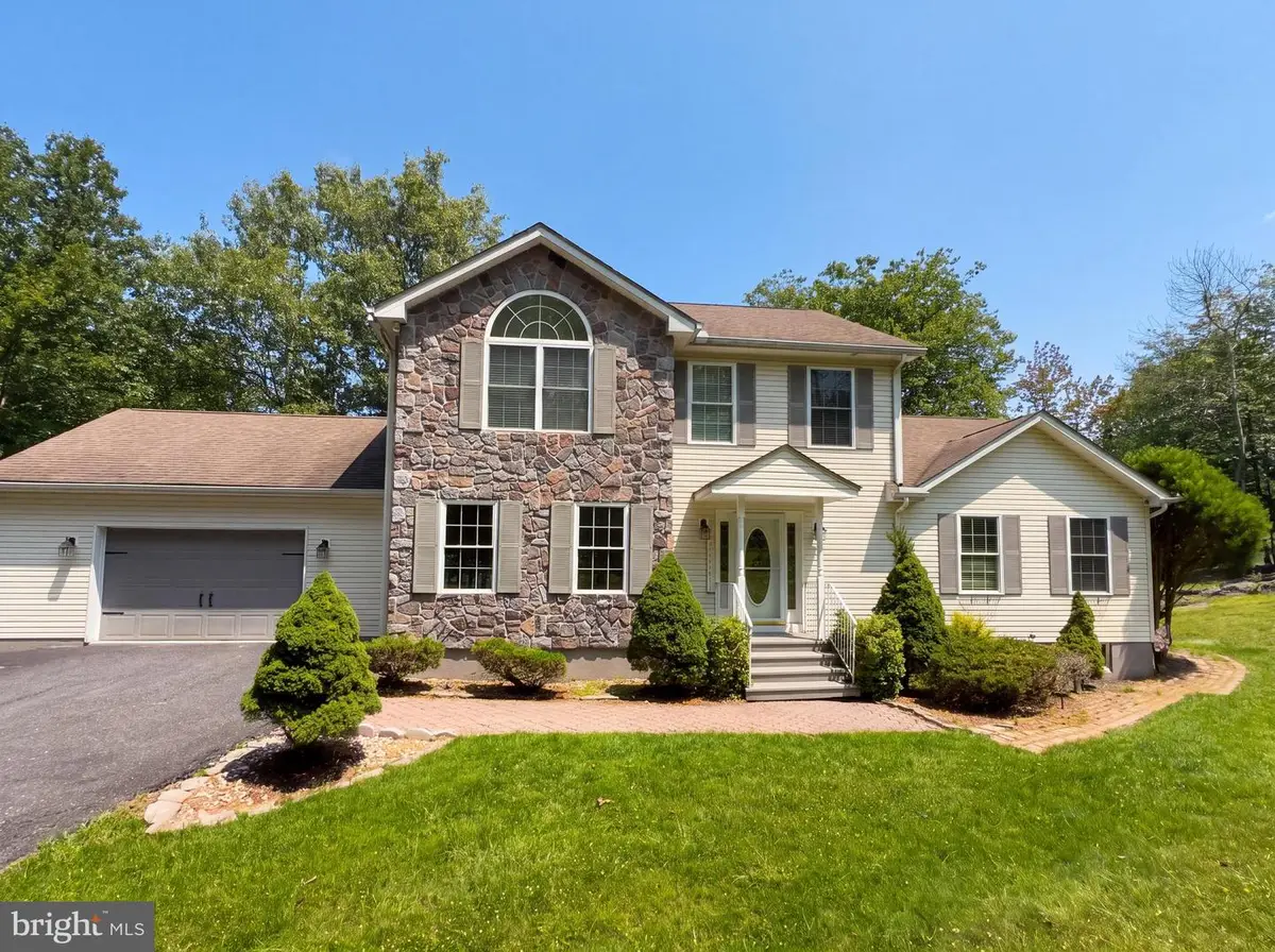 814 Clearview Dr, Long Pond, PA 18334 - #1