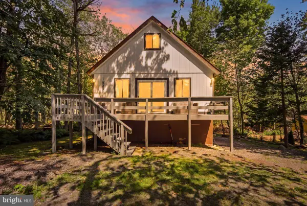 9781 Auburn Dr, TOBYHANNA, PA 18466