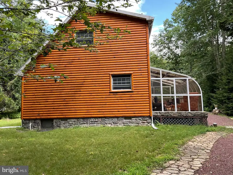 360 Arapaho Dr, Pocono Lake, PA 18347 - #2