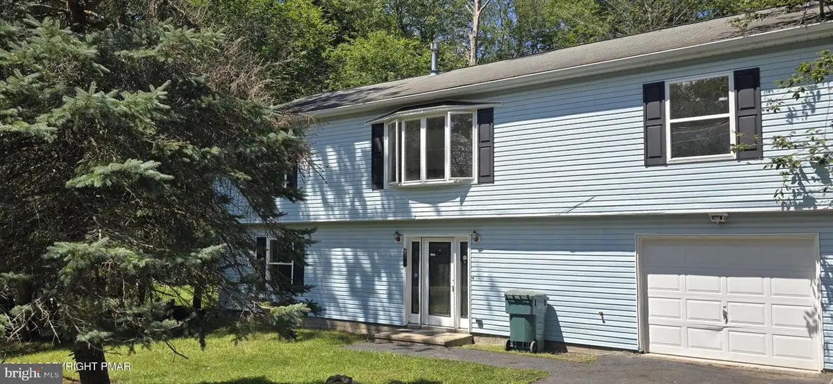 889 Country Place Dr, Tobyhanna, PA 18466 - #1
