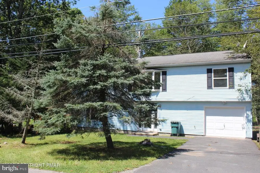 889 Country Place Dr, Tobyhanna, PA 18466 - #2