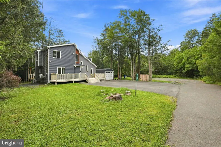 5121 Eagle Pl, Pocono Summit, PA 18346 - #2