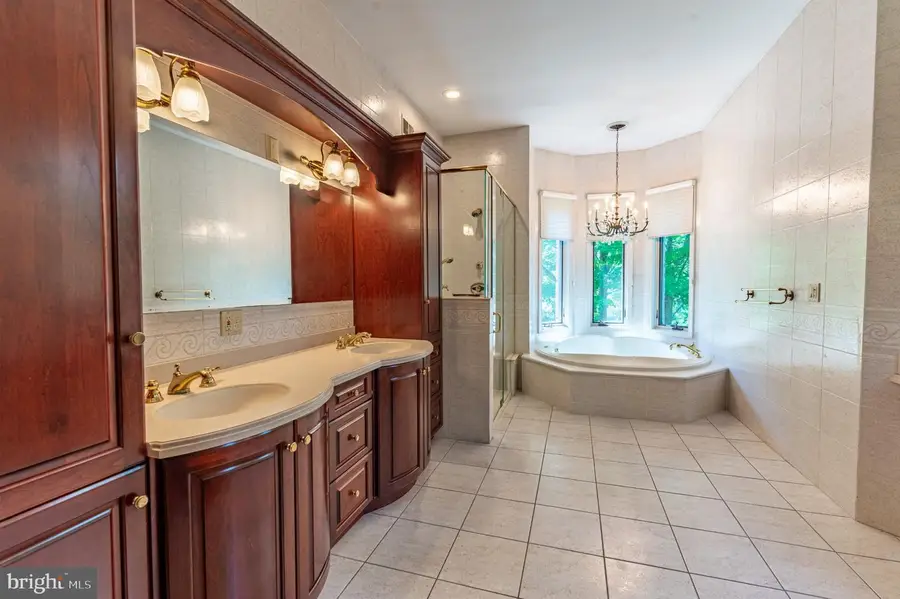 441 Hidden Lake Dr, East Stroudsburg, PA 18302 - #3