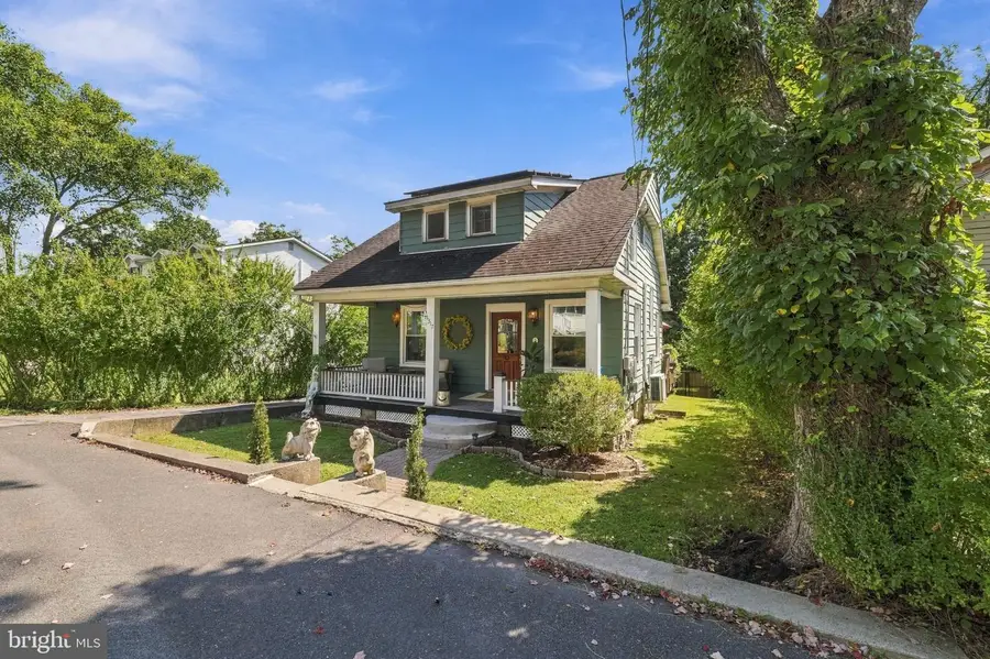 1317 Coolbaugh St, Stroudsburg, PA 18360 - #3