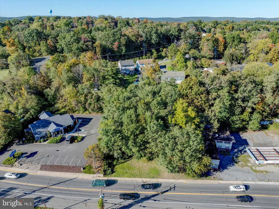 332 N 9th St, Stroudsburg, PA 18360 - #3