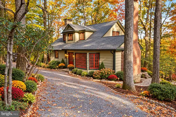 77 Swiftwater Ave, POCONO MANOR, PA 18349