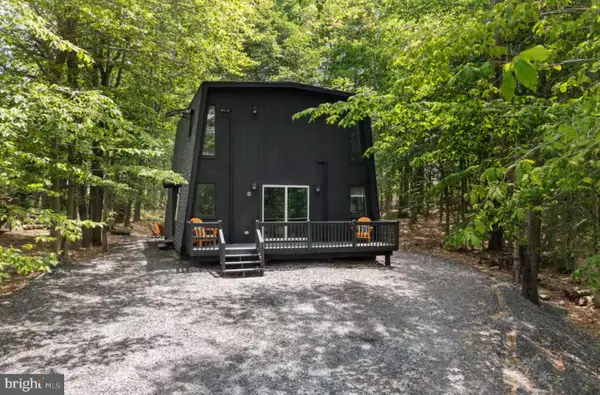 3357 Woodland Dr, TOBYHANNA, PA 18466