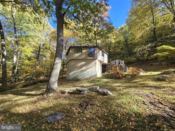 4196 Hemlock Rd, KUNKLETOWN, PA 18058