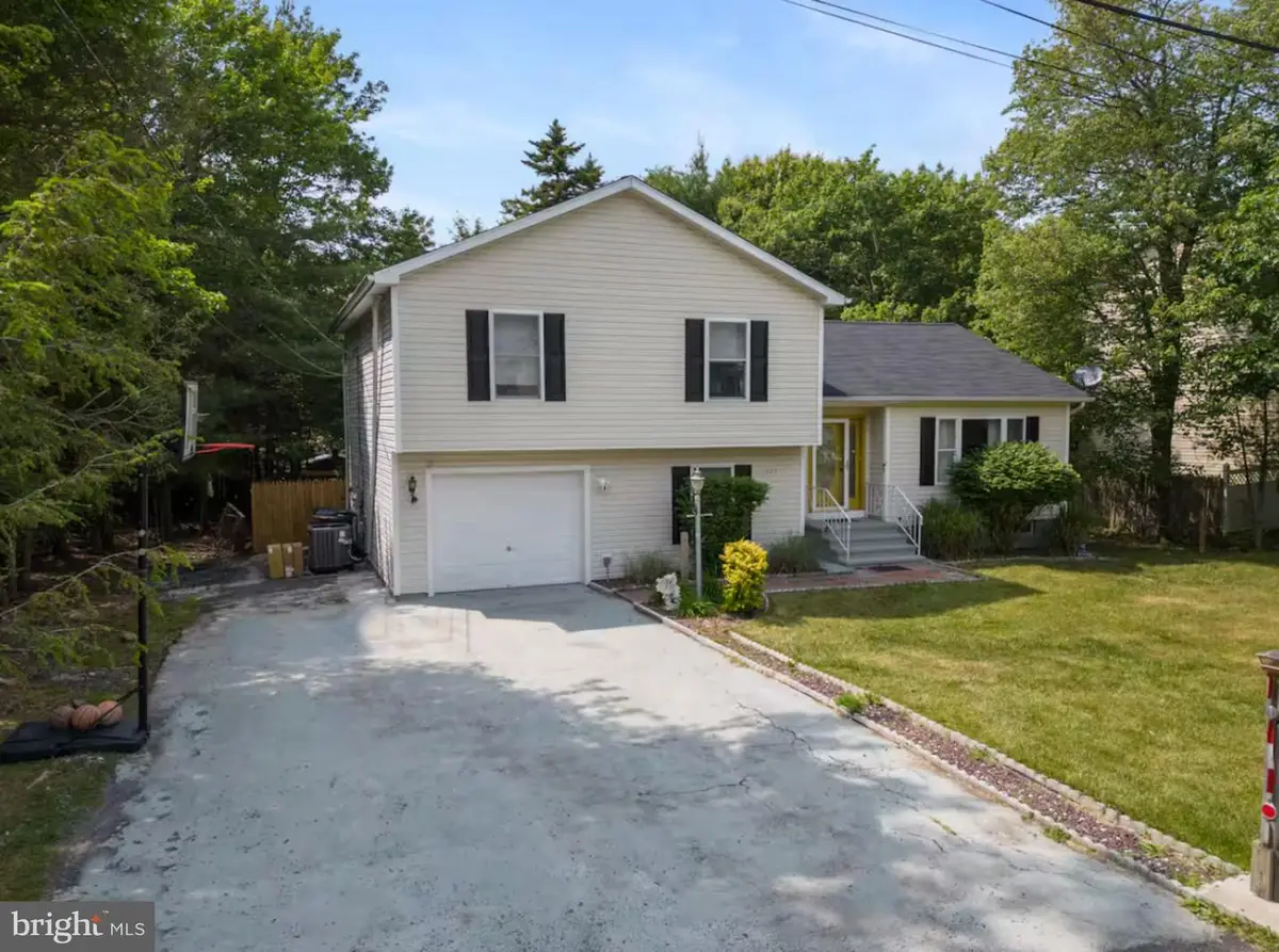 1195 Thunder Dr, Pocono Summit, PA 18346 - #1