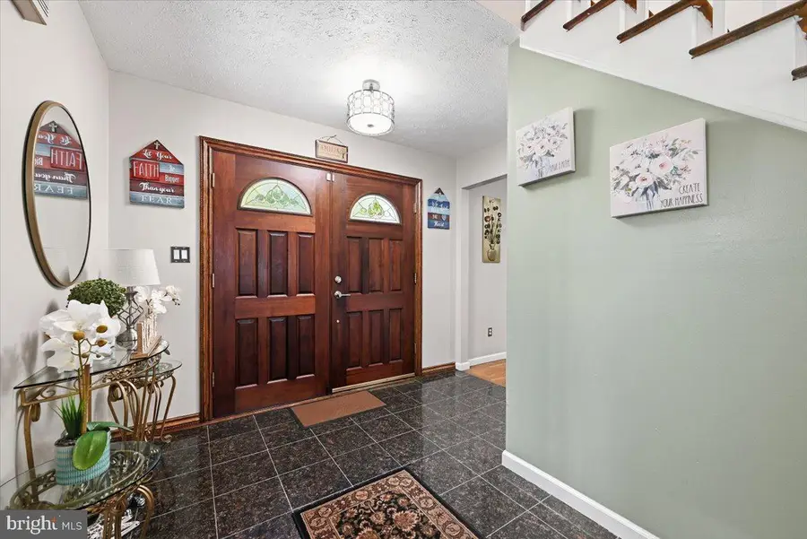 49 Seneca Rd, Mount Pocono, PA 18344 - #3