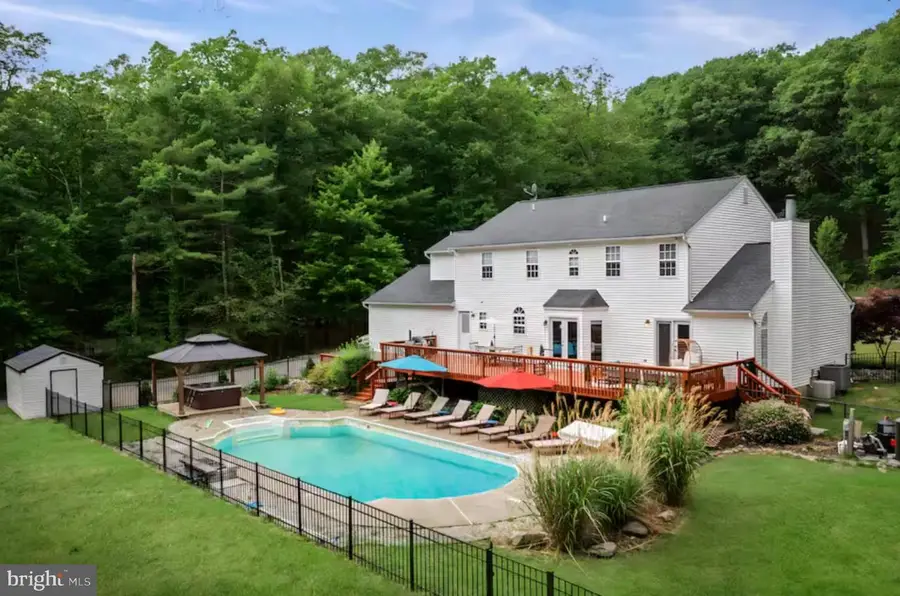 2578 Mountain Rd, Stroudsburg, PA 18360 - #2