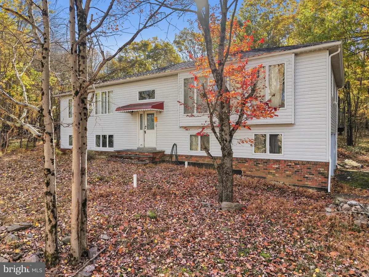 1353 Allegheny Dr, Blakeslee, PA 18610 - #1