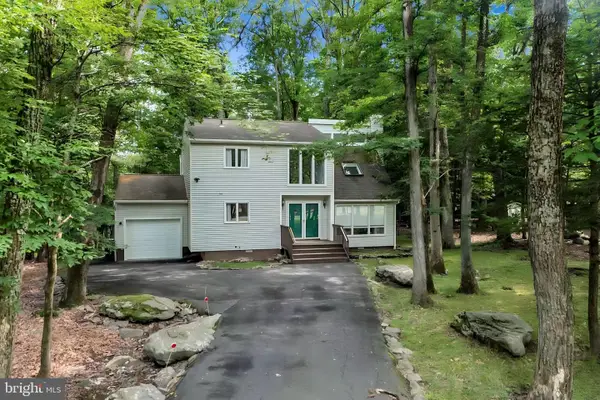 3159 Greenbriar Dr, EAST STROUDSBURG, PA 18301