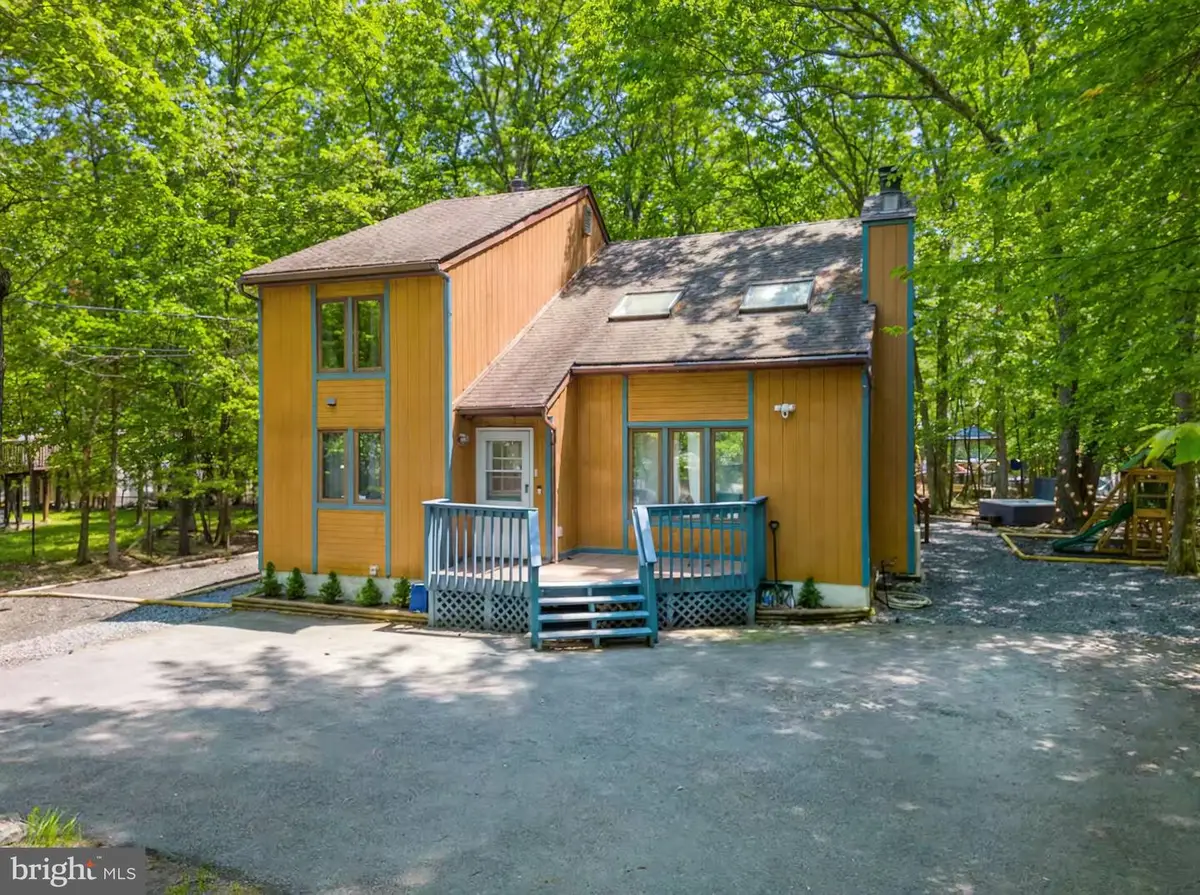 3245 Greenbriar Dr, East Stroudsburg, PA 18301 - #1