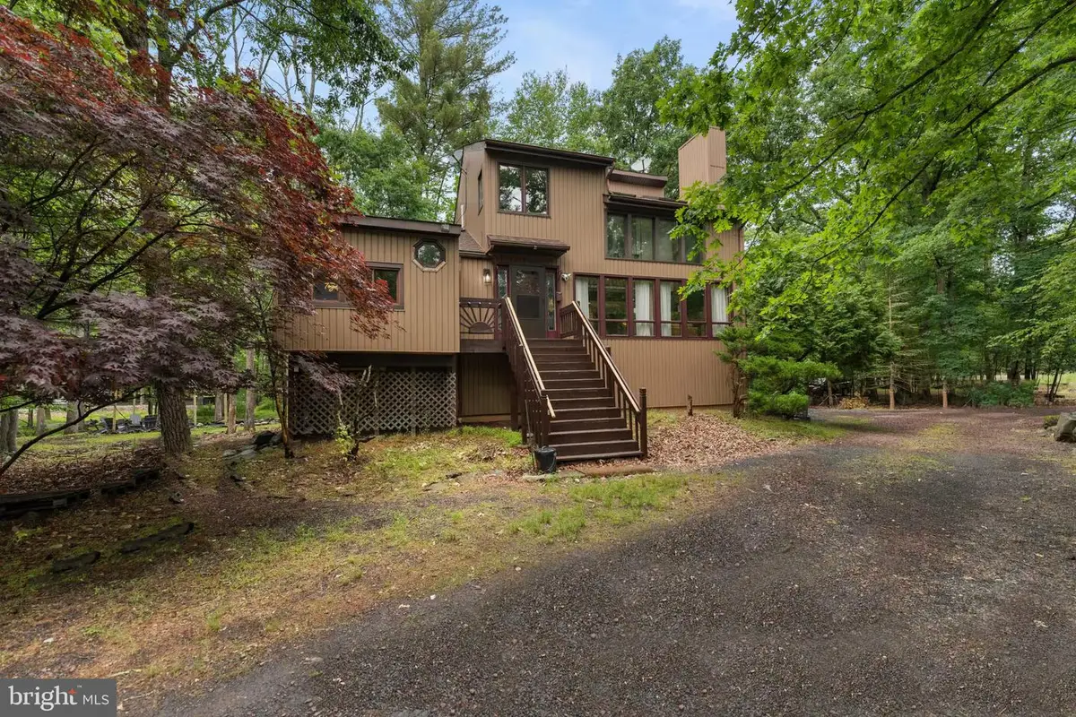 3250 Greenbriar Dr, East Stroudsburg, PA 18301 - #1
