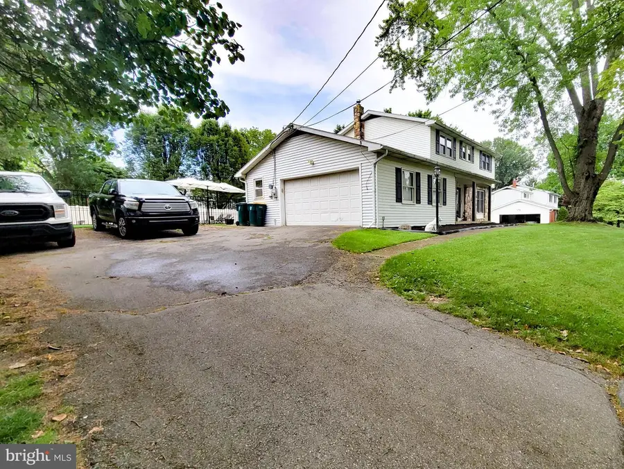 353 Wedgewood Dr, Easton, PA 18045 - Image #2