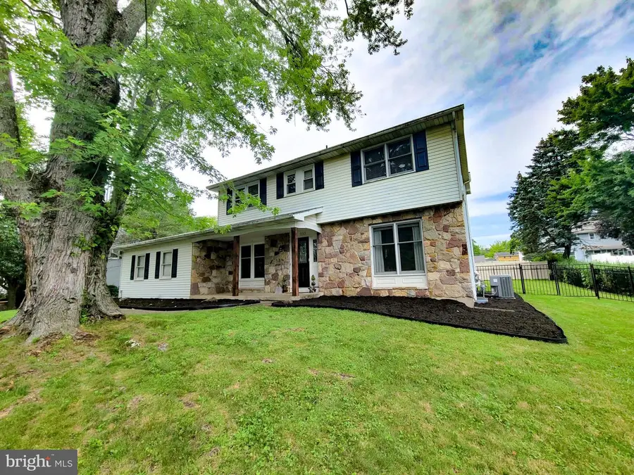 353 Wedgewood Dr, Easton, PA 18045 - Image #3