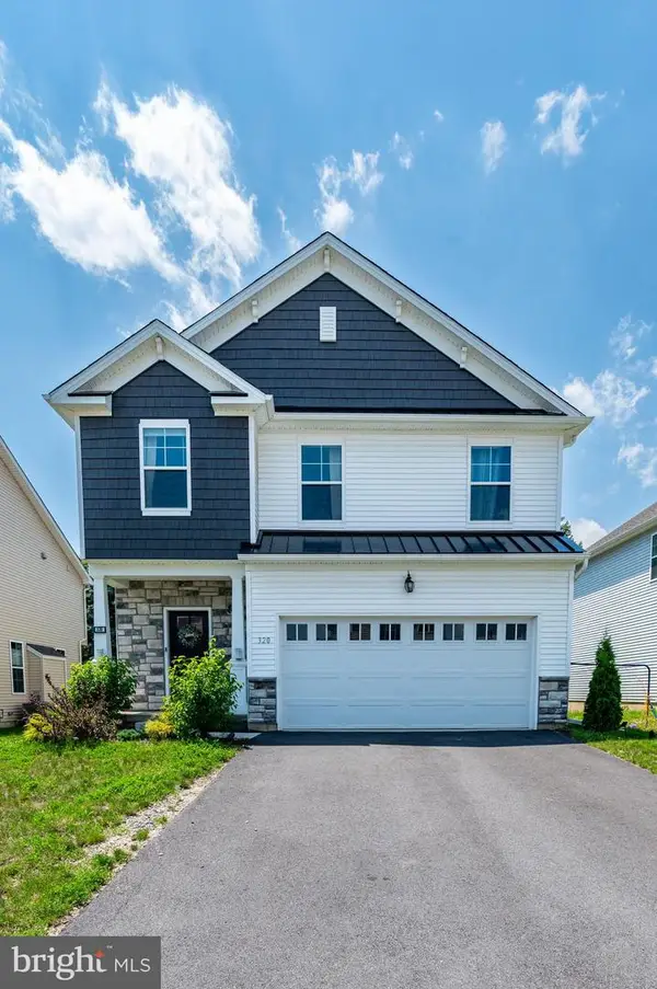 320 Bendelow Ln, NORTHAMPTON, PA 18067