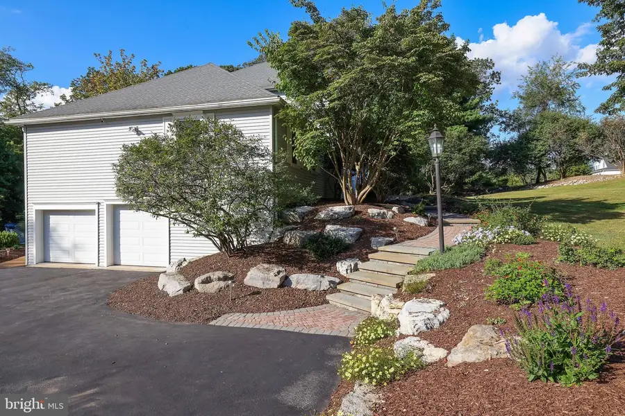 9875 Hilltop Dr, Bangor, PA 18013 - Image #3