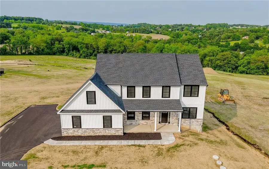 883 Emerald Valley Ln, Bangor, PA 18013 - Image #2