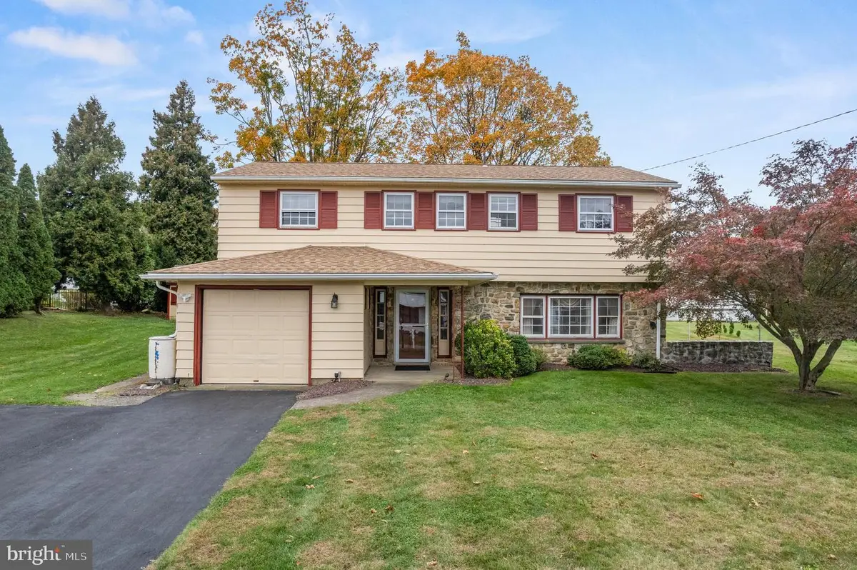 3772 Fleetwood Dr, Easton, PA 18045 - Image #1
