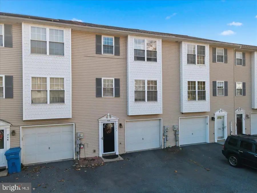 744 Williams Ave, Walnutport, PA 18088 - Image #2