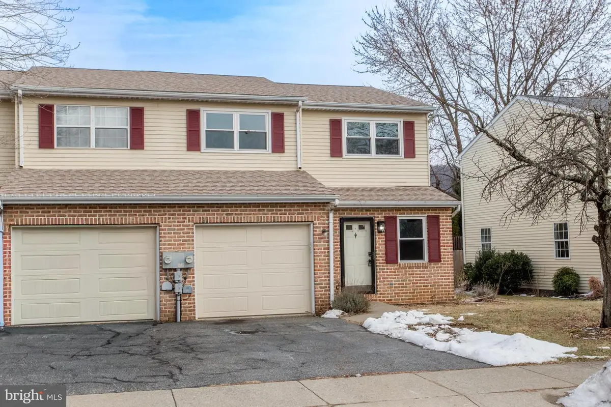 1661 Ilona Dr, Hellertown, PA 18055 - Image #1