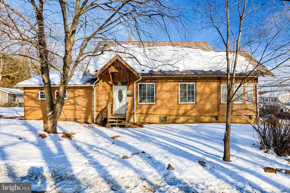 751 W Pennsylvania Ave, Pen Argyl, PA 18072 - #1