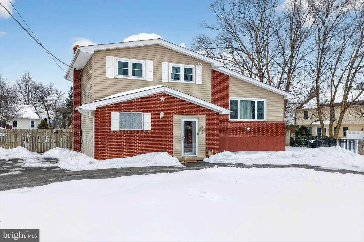 4000 Carter Rd, Bethlehem, PA 18020 - #1