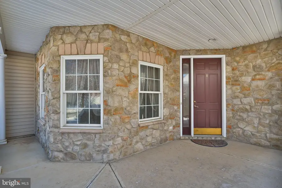 13 Devonshire Dr, Easton, PA 18045 - #2