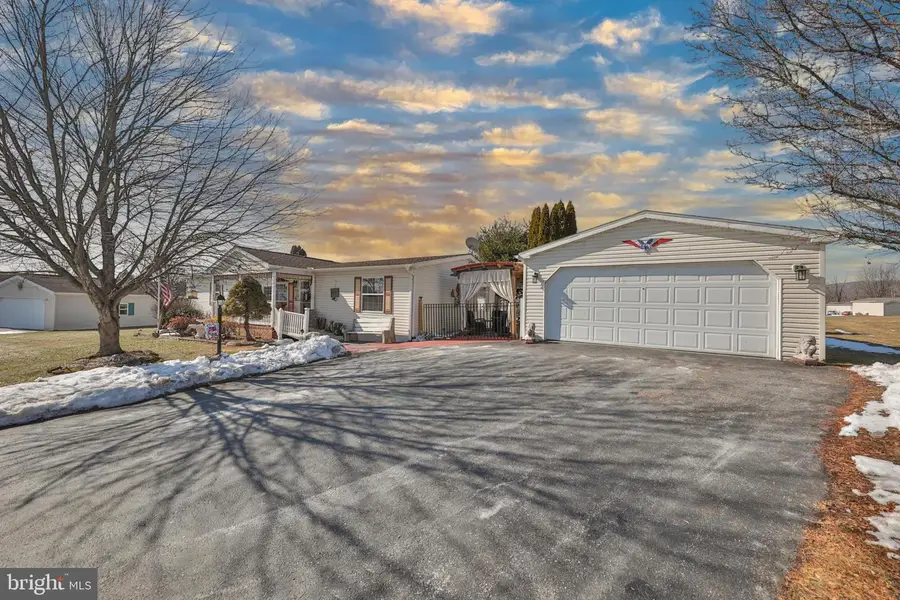 1233 Valley Forge Dr, Walnutport, PA 18088 - #2