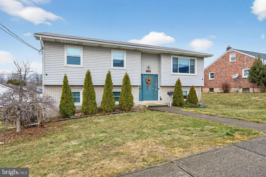 1386 Jefferson St, Hellertown, PA 18055 - #2