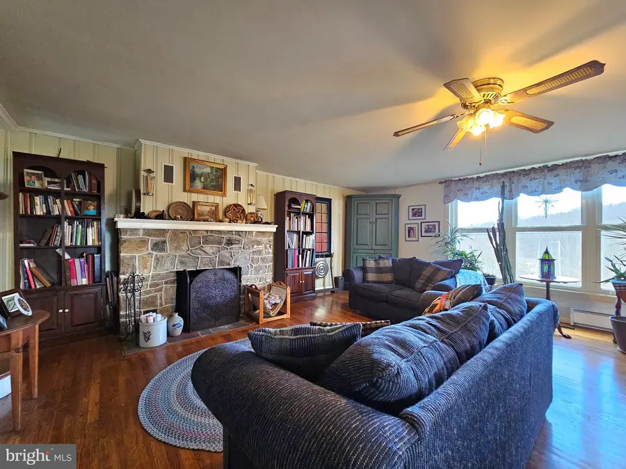 205 Valley View Rd, Hellertown, PA 18055 - #2