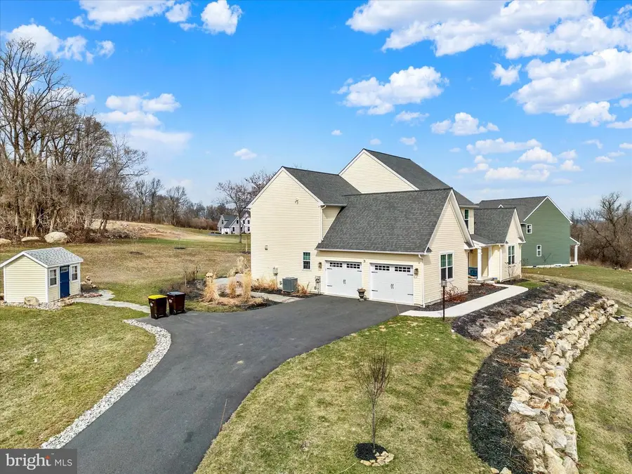 2645 Longridge Dr, Hellertown, PA 18055 - #2